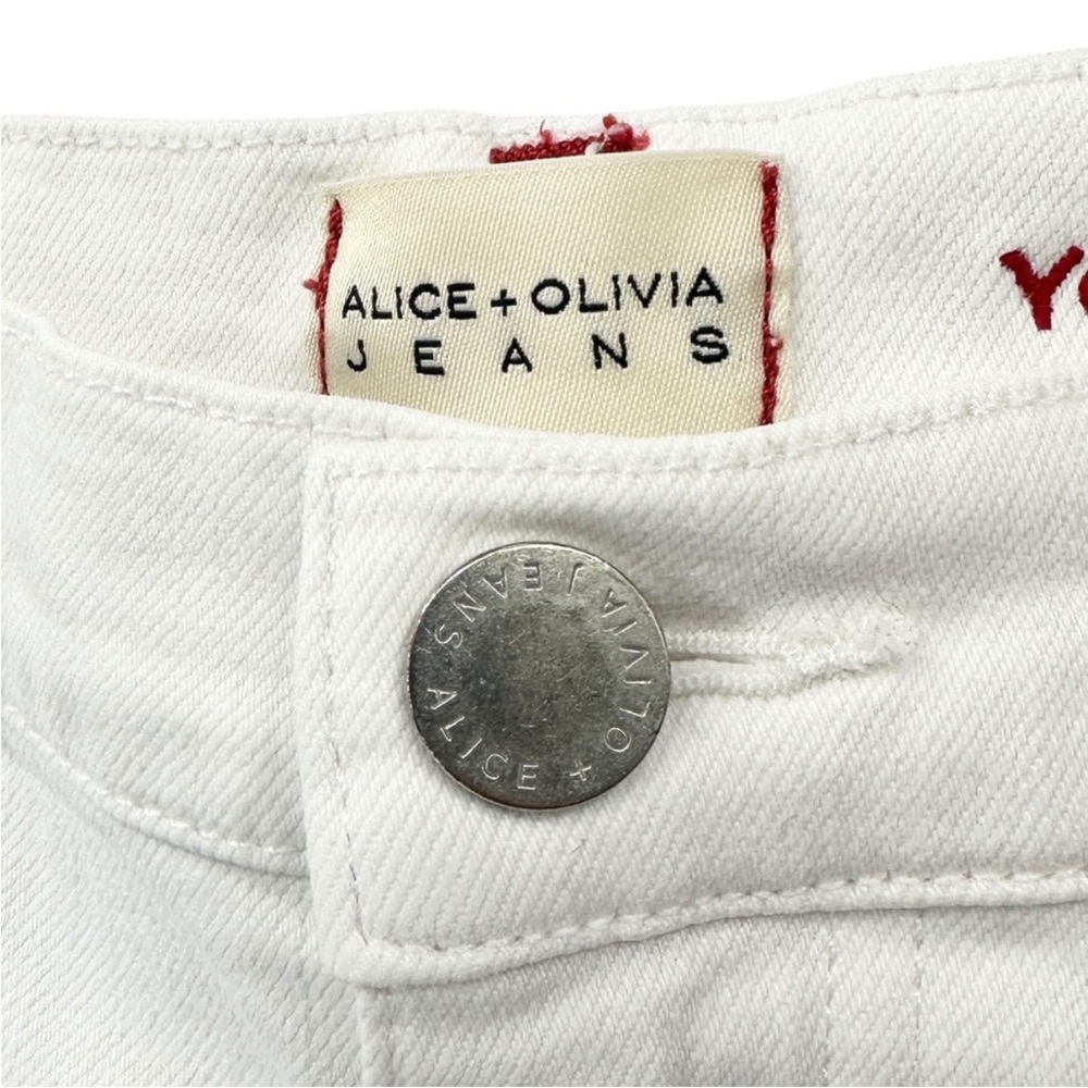 Alice + Olivia
ALICE + OLIVIA Jeans Straight Leg
Fringe Hem Denim White - Picture 4 of 5